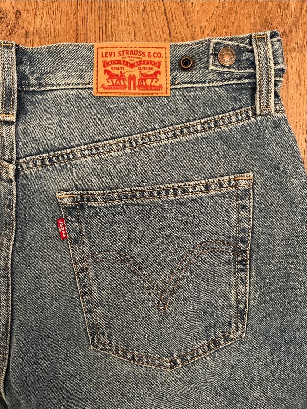NWT Levi’s Cinch Barrel Jeans - Picture 13 of 16
